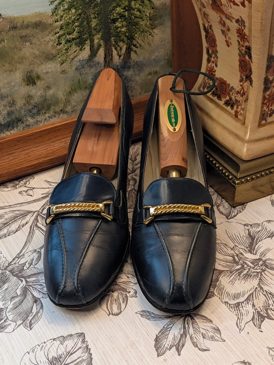 Gucci Shoes - Vintage Gucci Navy Leather Women's Loafers with Gold Chain Trim